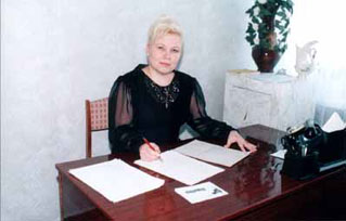 Директор школы Плутахина Зинаида Егоровна - Заслуженный учитель РФ.